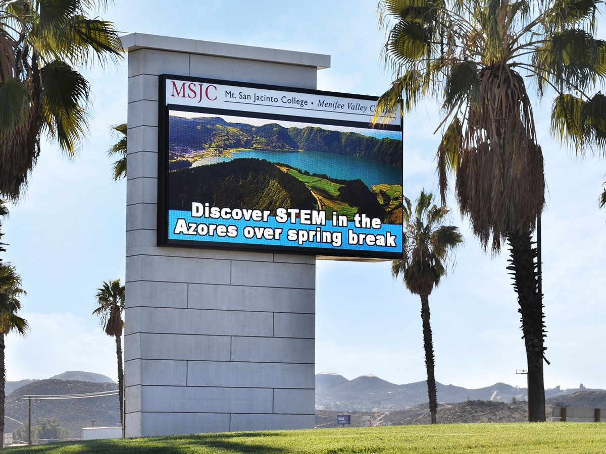Mt. San Jacinto College; 16mm, 10'9" x 22'2", Menifee, CA