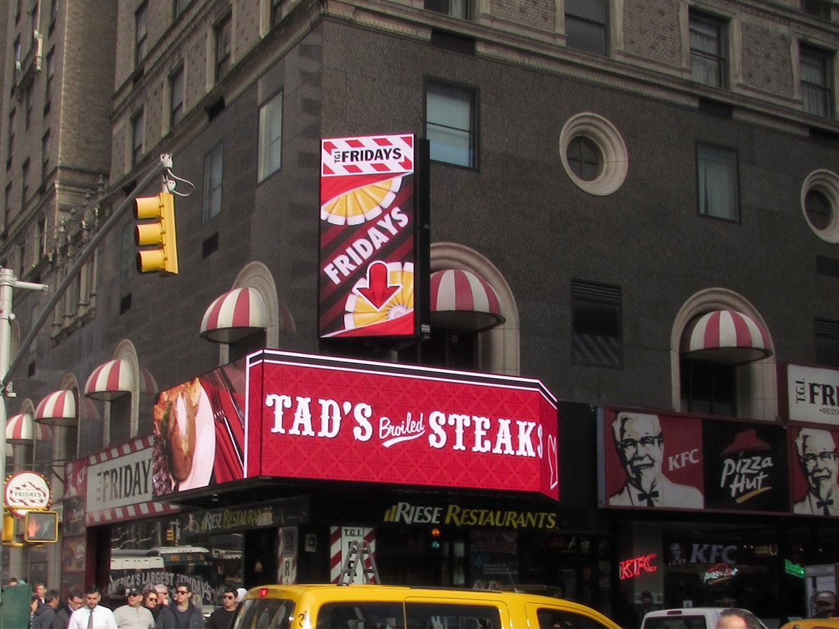TGI Fridays; 10mm, 6'5" x 46'11", New York, NY
